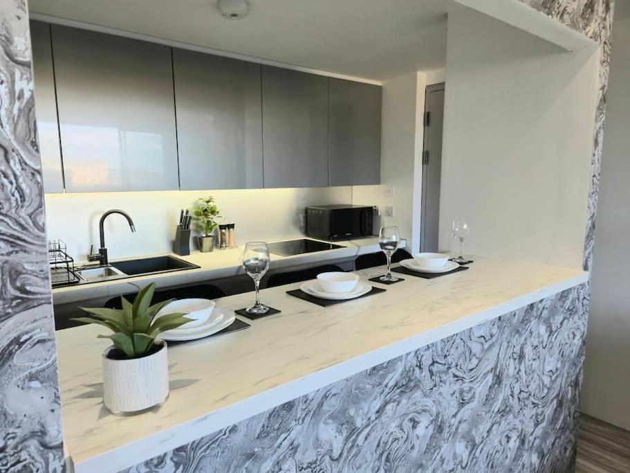 Ferienwohnung Modern Duplex Penthouse Panoramic Views & Parking Bradford  Exterior foto